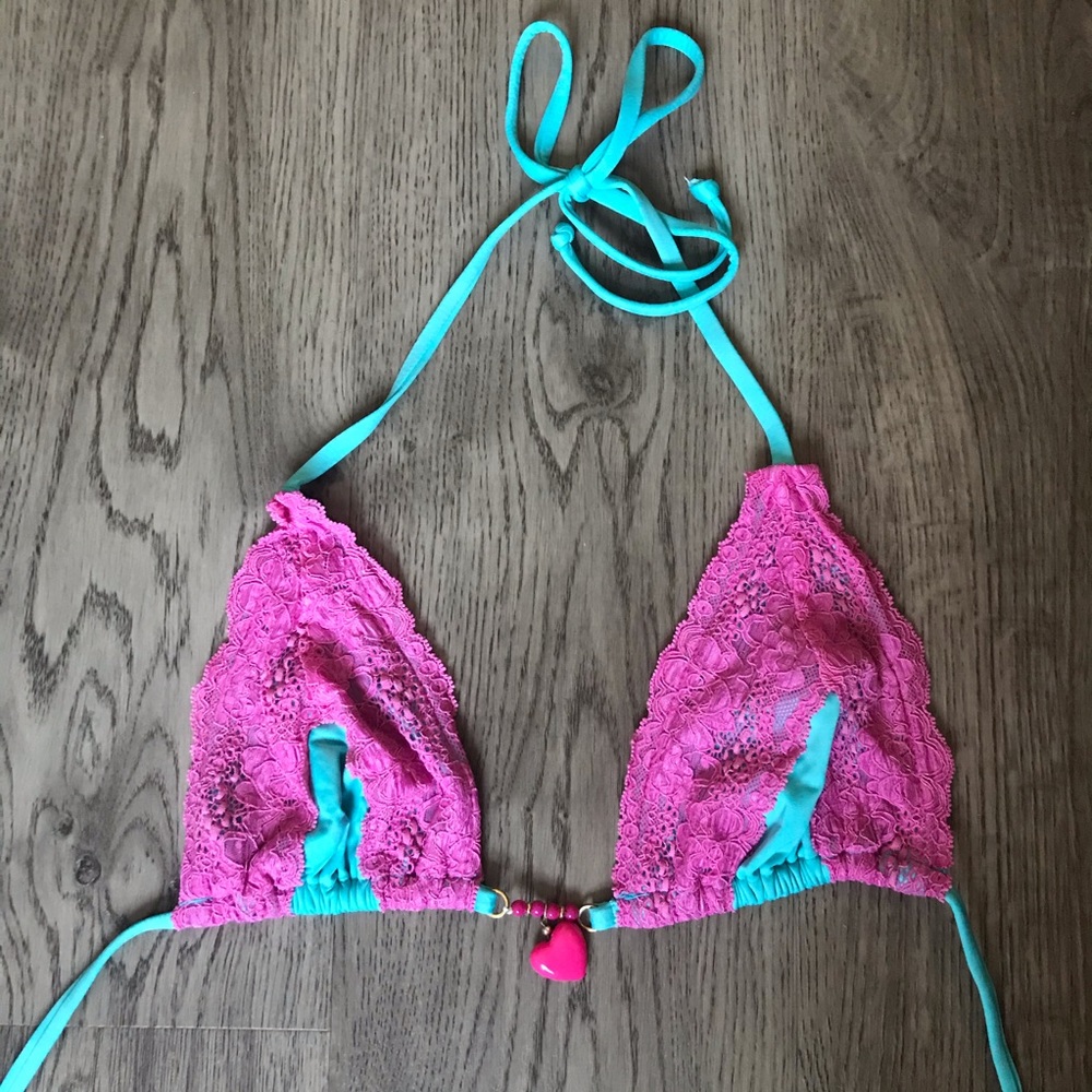 Beach Bunny Vintage Bikini Top With Heart Charm🦋